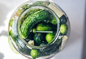 Pepinillos en vinagre caseros: receta fácil
