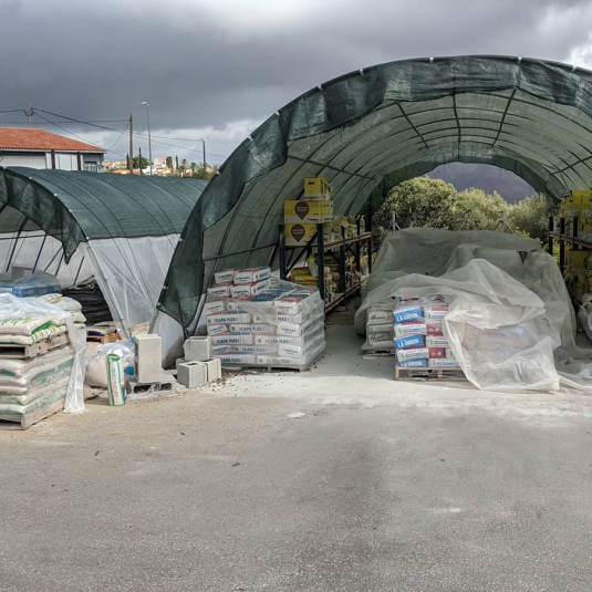 Serra come magazzino: usi pratici oltre la coltivazione